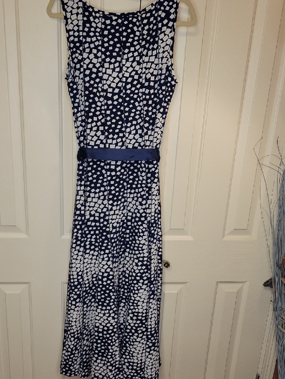 Haani Navy and White Printed Sleeveless Maxi Dress with Sash - Picture 6 of 6